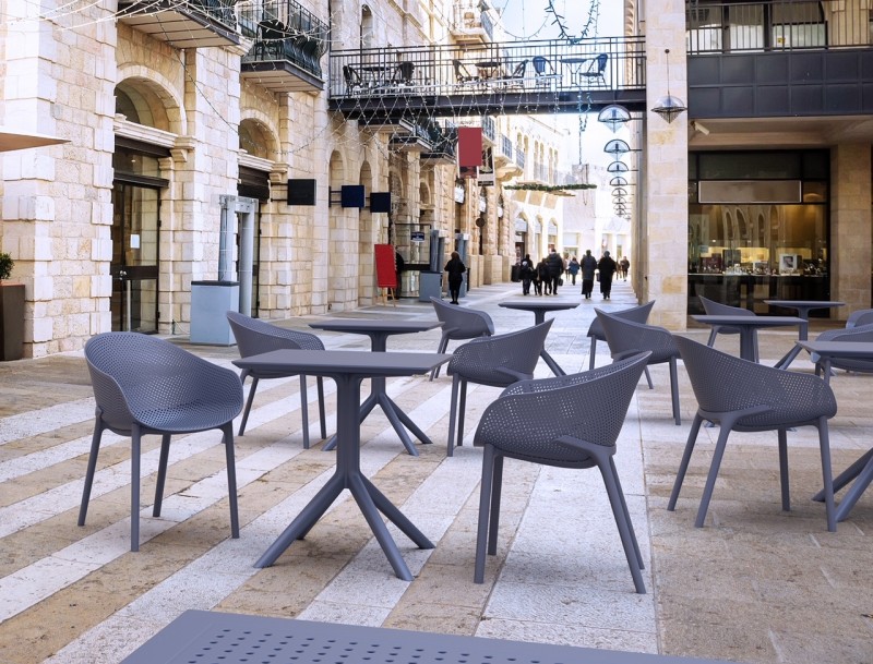 kare mobilier, MOBILIER DE COLLECTIVITÉ,Chaise sky en fibre de verre avec accoudoirs gris charbon