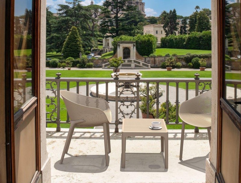 kare mobilier, MOBILIER DE COLLECTIVITÉ,Chaise Sky louange en fibre de verre avec accoudoirs taupe